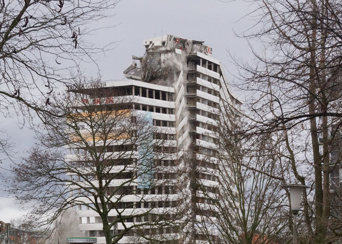 250 Kilogramm Sprengstoff bringen das Bonn-Center zu Fall. Foto: Tomas Meyer-Eppler