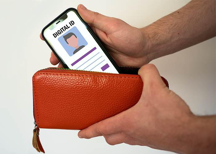 Smartphone mit Digital-ID wird aus einem Portemonnaie gezogen
